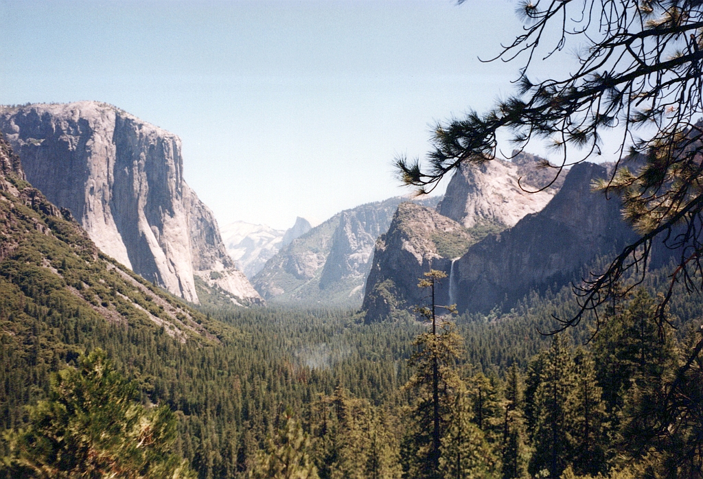 1997 - USA 191 (Yosemite National Park, CA - El Capitan Au fond, Half Dome).jpg